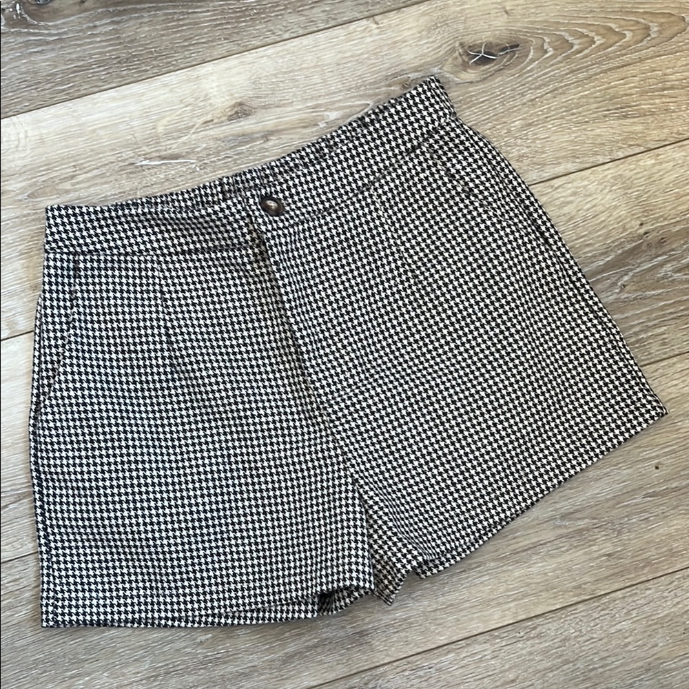 Classic Brown and Cream Houndstooth Women's Shorts M